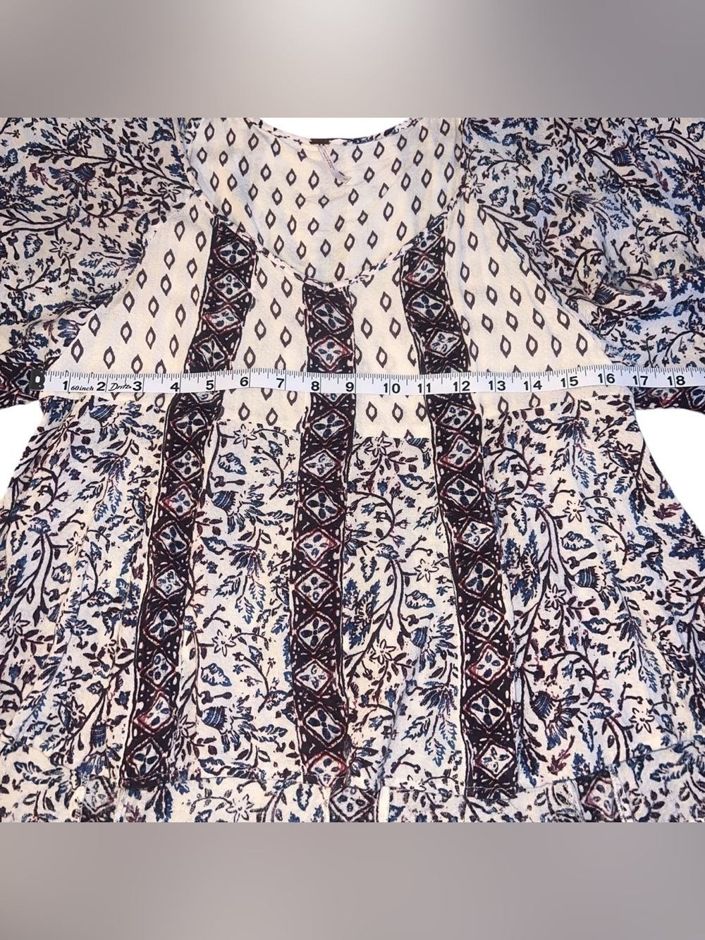 EUC Free People Flowy Short Sleeve Rayon Tunic Abstract V-Neck Crop Length Small - Picture 5 of 6